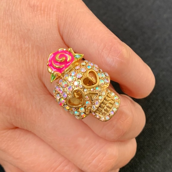 Betsey Johnson Rhinestone sugar skull ring Size 7.25 NWOT - Picture 5 of 5